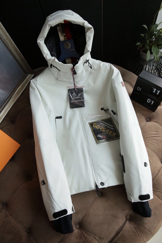 蒙口羽绒服在哪看产地 (蒙口复刻羽绒服)