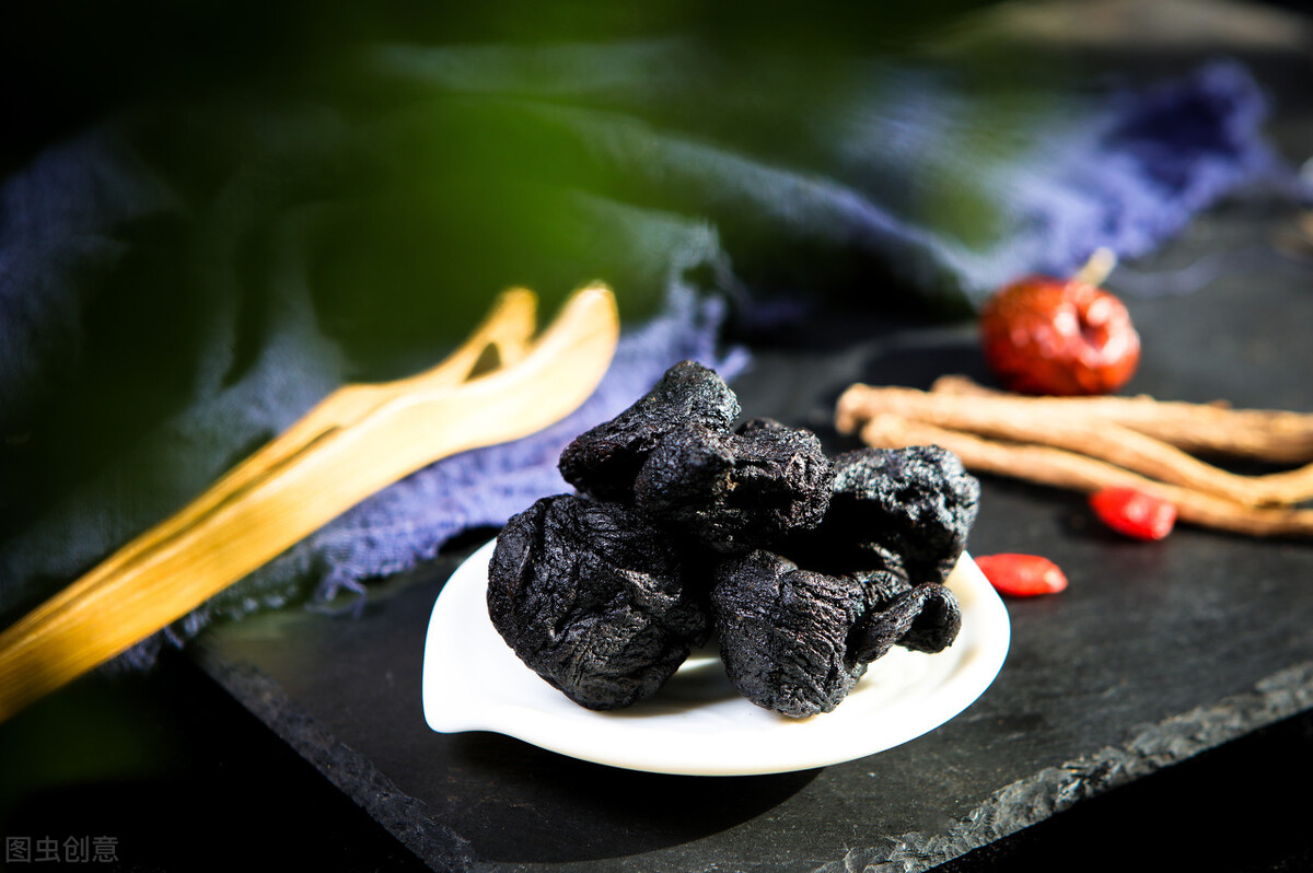 美白紧致淡斑中药面膜配方,哪些中药可以调制面膜使皮肤变白