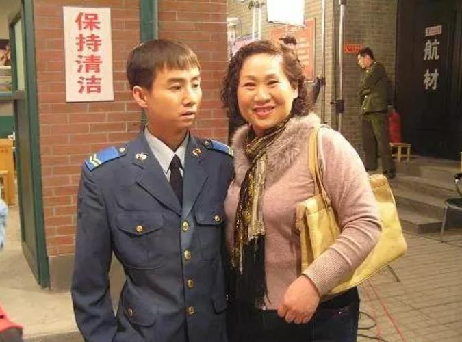 从抑郁症患者到中国第一位“百亿票房女龙套”，苇青经历了什么？