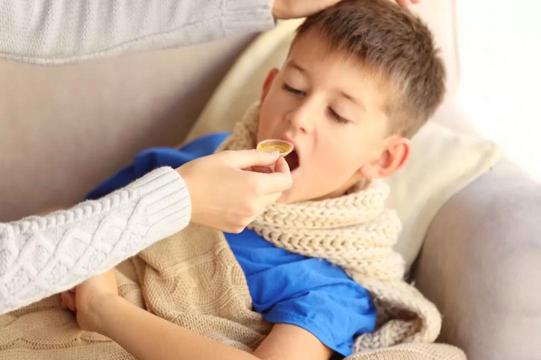 退烧贴到底怎么样,退烧贴怎么处理