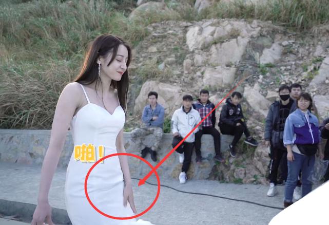 热巴演戏一直皱眉,热巴节目发脾气