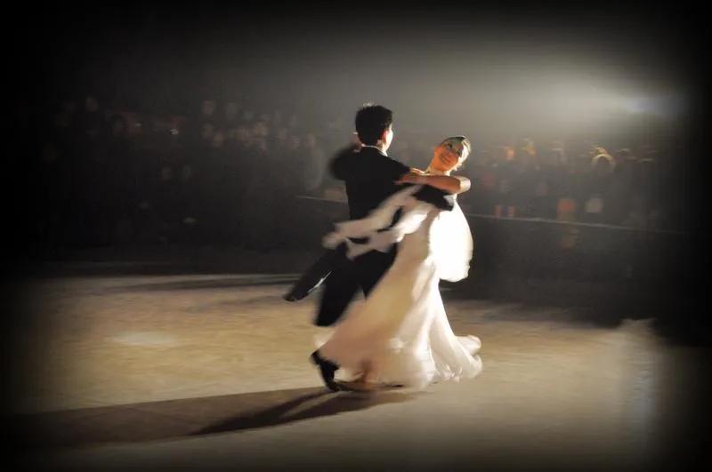 轻歌曼舞平淡一生,轻歌曼舞一生