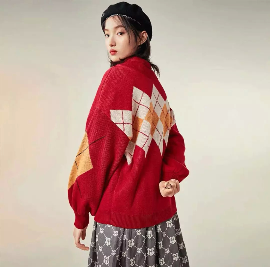 周冬雨刘雯同款毛衣,大表姐刘雯同款绿色开衫毛衣