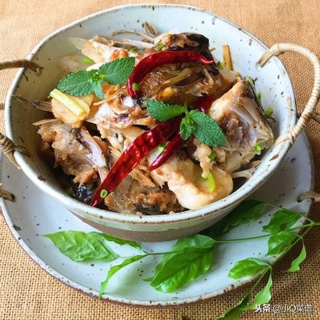 干锅鱼头家常做法简单又好吃,干锅鱼头的做法大全图解窍门