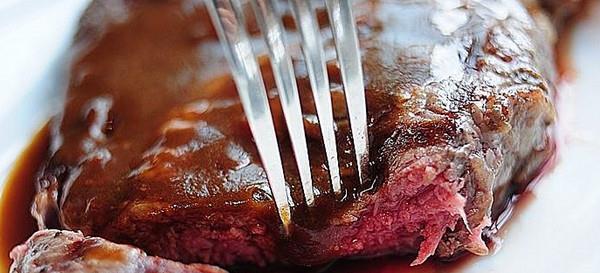 为什么牛排解冻后和煎好都有血水流出来，是注水牛排吗？涨姿势了