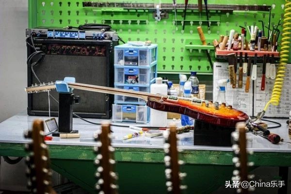 跟随帝声乐器参观世界著名吉他制造商之一Cort印度尼西亚工厂