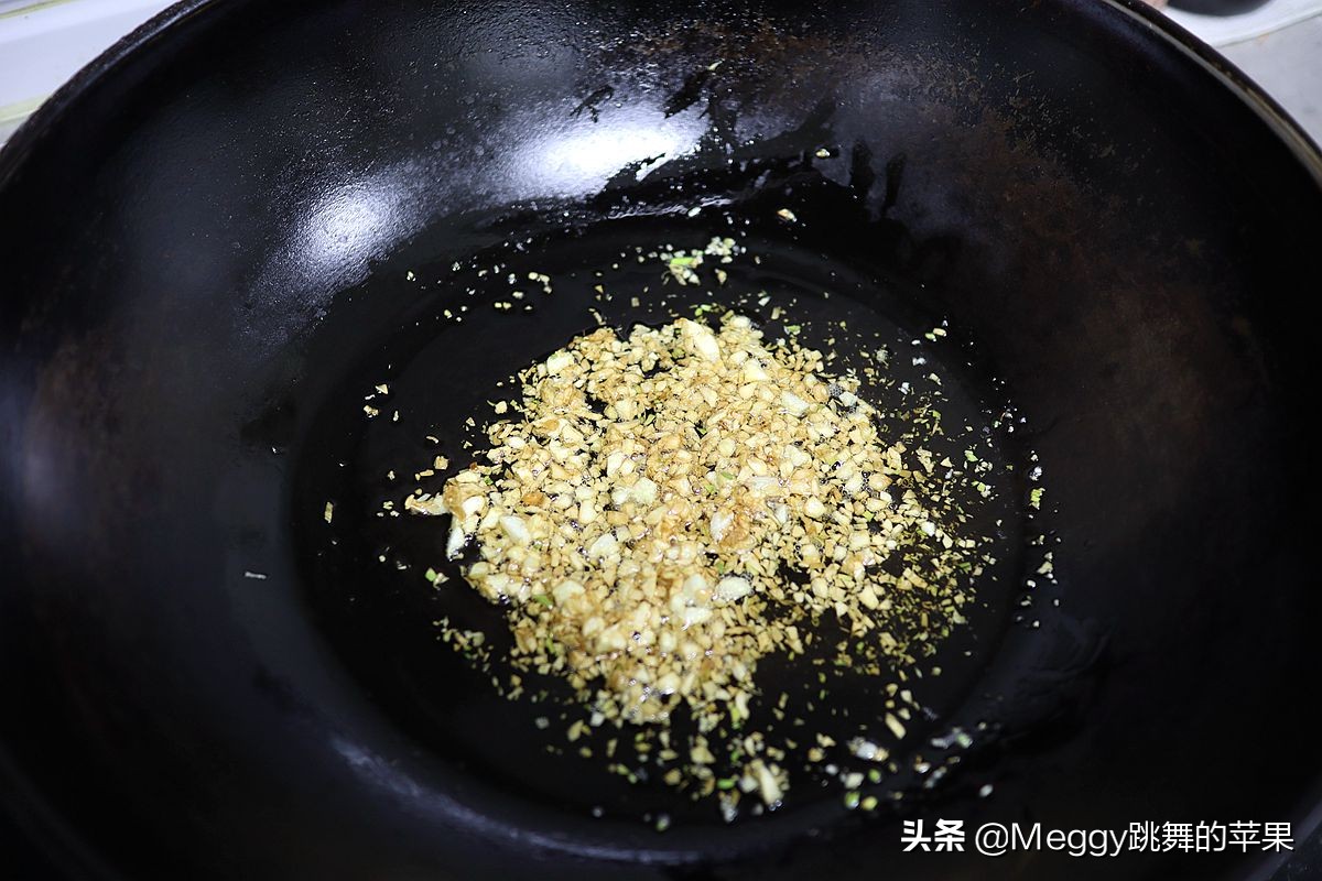 蒜茸粉丝扇贝的做法窍门,烧烤蒜蓉扇贝的做法视频教程