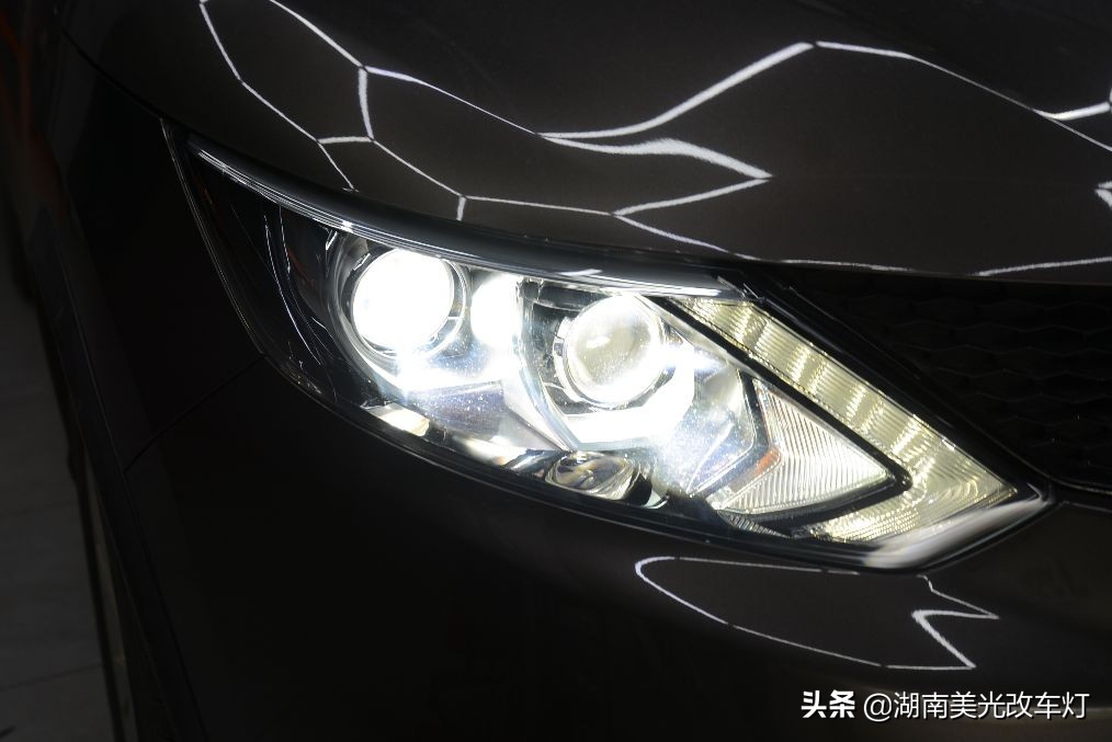 2022款逍客卤素大灯更换成led,逍客卤素灯有必要改led