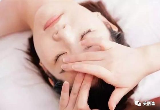 面膜敷在脸上有刺痛感是怎么回事,面膜敷在脸上火辣辣的是怎么回事