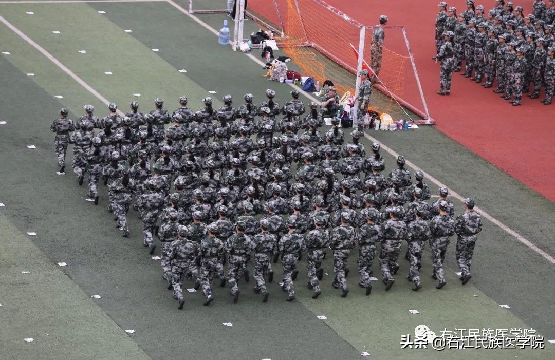 军训和教官发生的趣事,军训和教官甜蜜小事