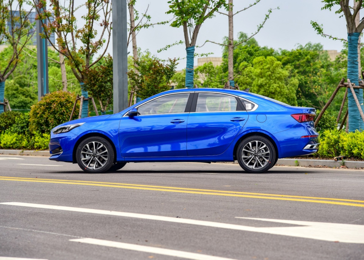 最新消息起亚k3报价直降价5万,起亚k3与现代选哪个