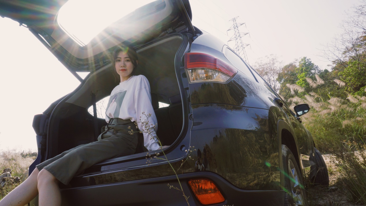 小姐姐试驾汉兰达,试驾丰田小型车