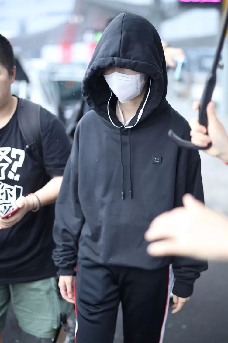 周冬雨变美女,周冬雨变好看了