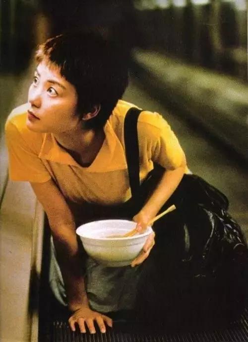 香港旅游攻略，这座中国人口最密集之城，昂贵房价让人遥不可及