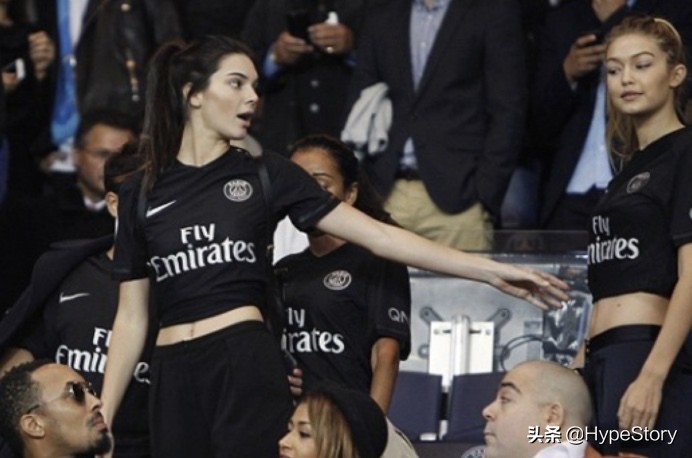 蕾哈娜足球,蕾哈娜在球场