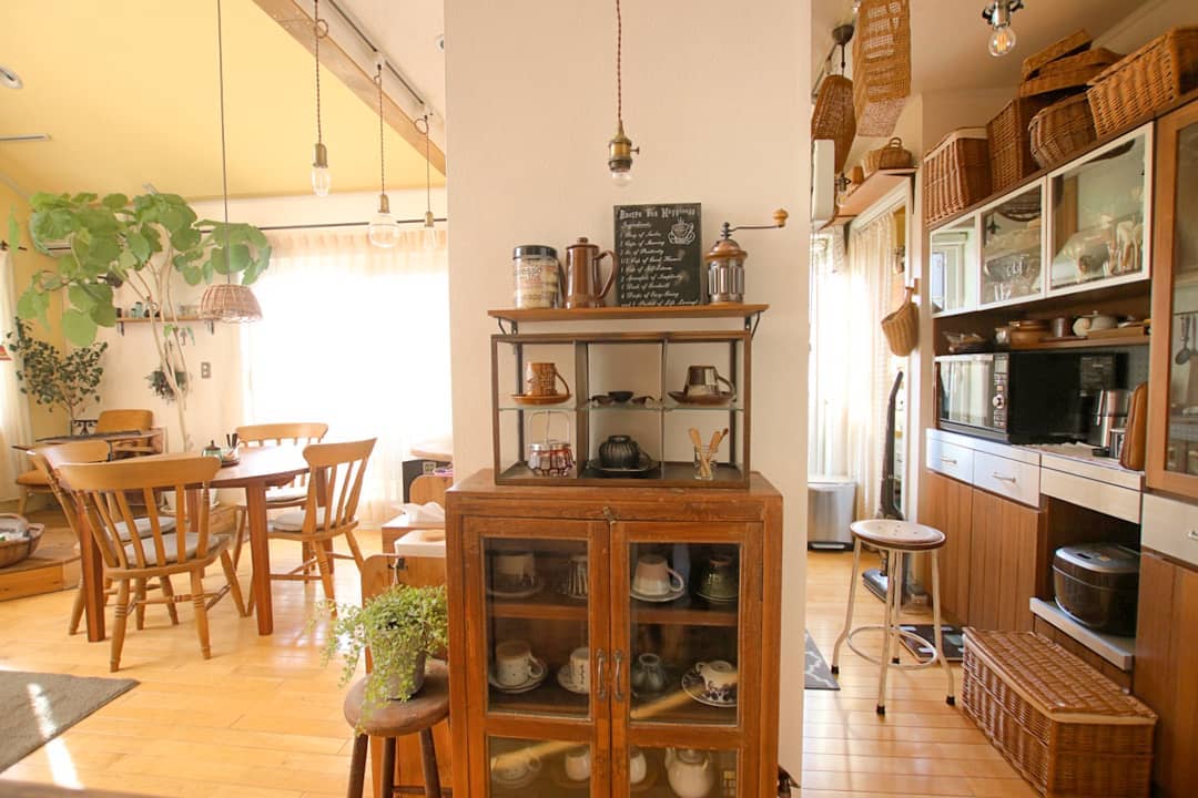 顶层带20平米左右的阁楼房子,有阁楼的挑高房子