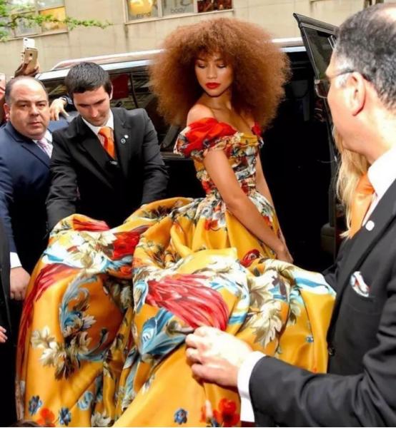 无论她是不是迪士尼的小公主，她的衣柜真是让人羡慕，太时髦了