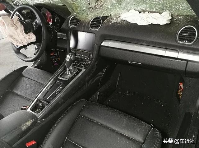 保时捷防撞梁被刮,保时捷卡宴前轮碰撞