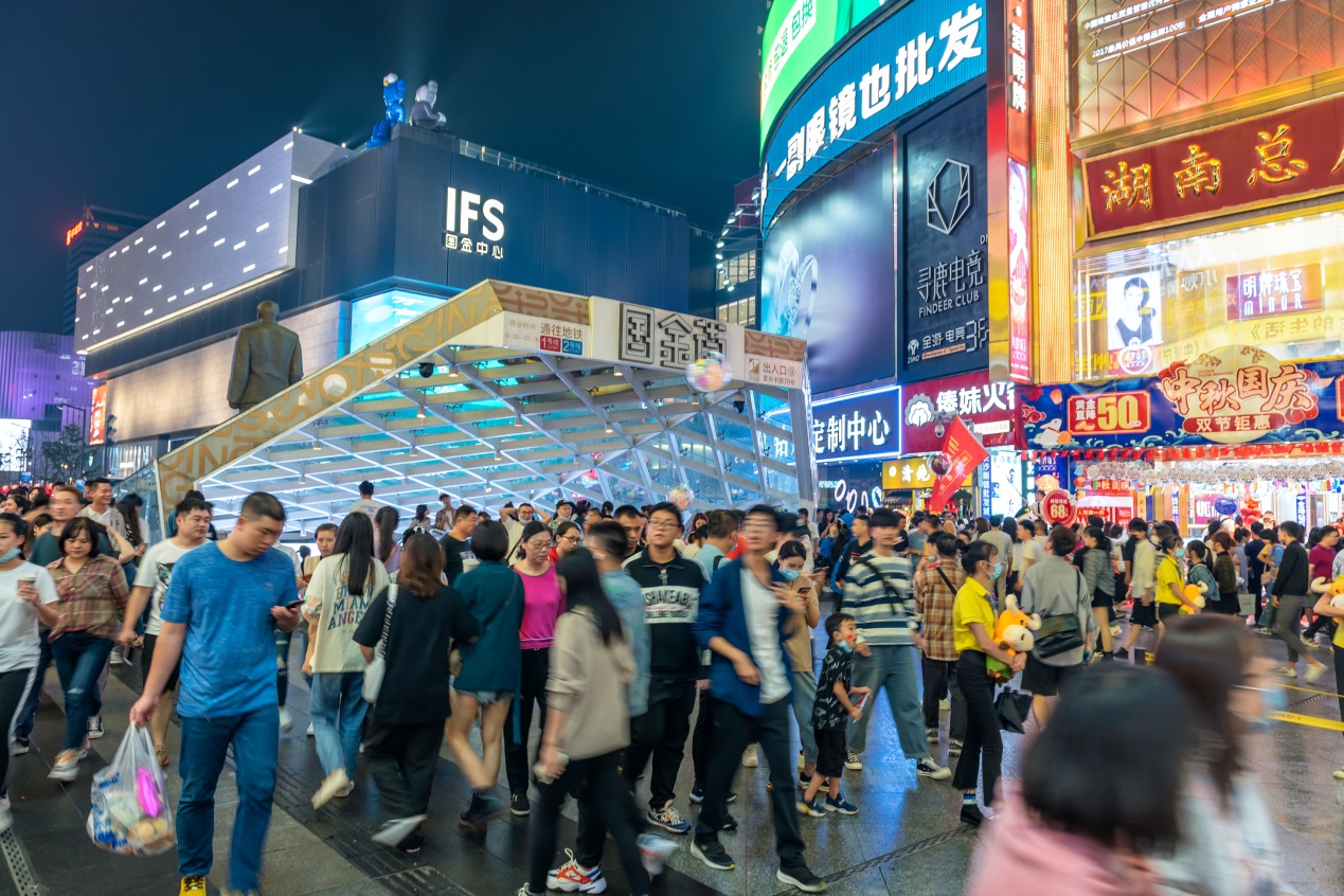 奇招引动风向标,国金街“首店经济”燃动消费引擎