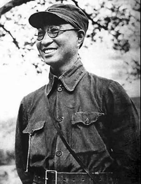 *德朱**满树苹果丢了，陈赓和*锡联陈**总是去串门，有人告密：他俩偷的