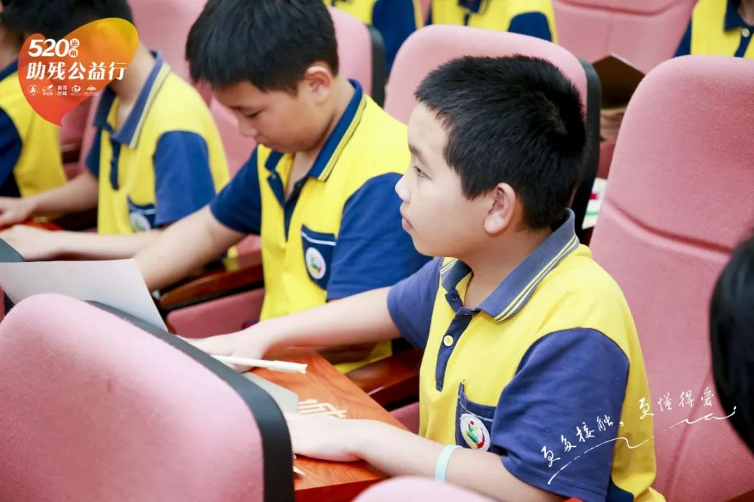 特殊学校用手语来交流,特殊教育学校手语