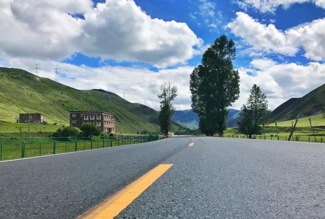 去稻城亚丁要经过哪些地方,去稻城亚丁旅游必备什么条件呢