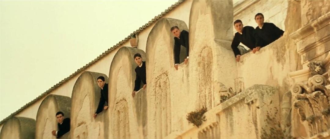 把它当情色片看就俗了