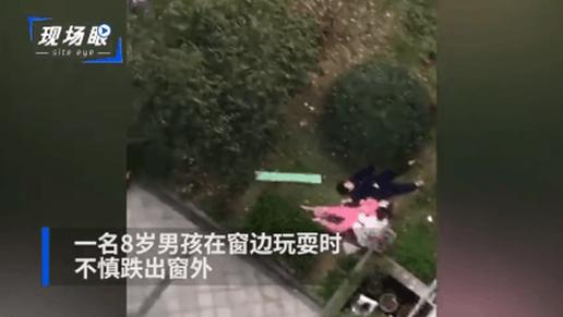 大人和孩子一起玩蹦床有多危险,蹦床的危险性有多可怕