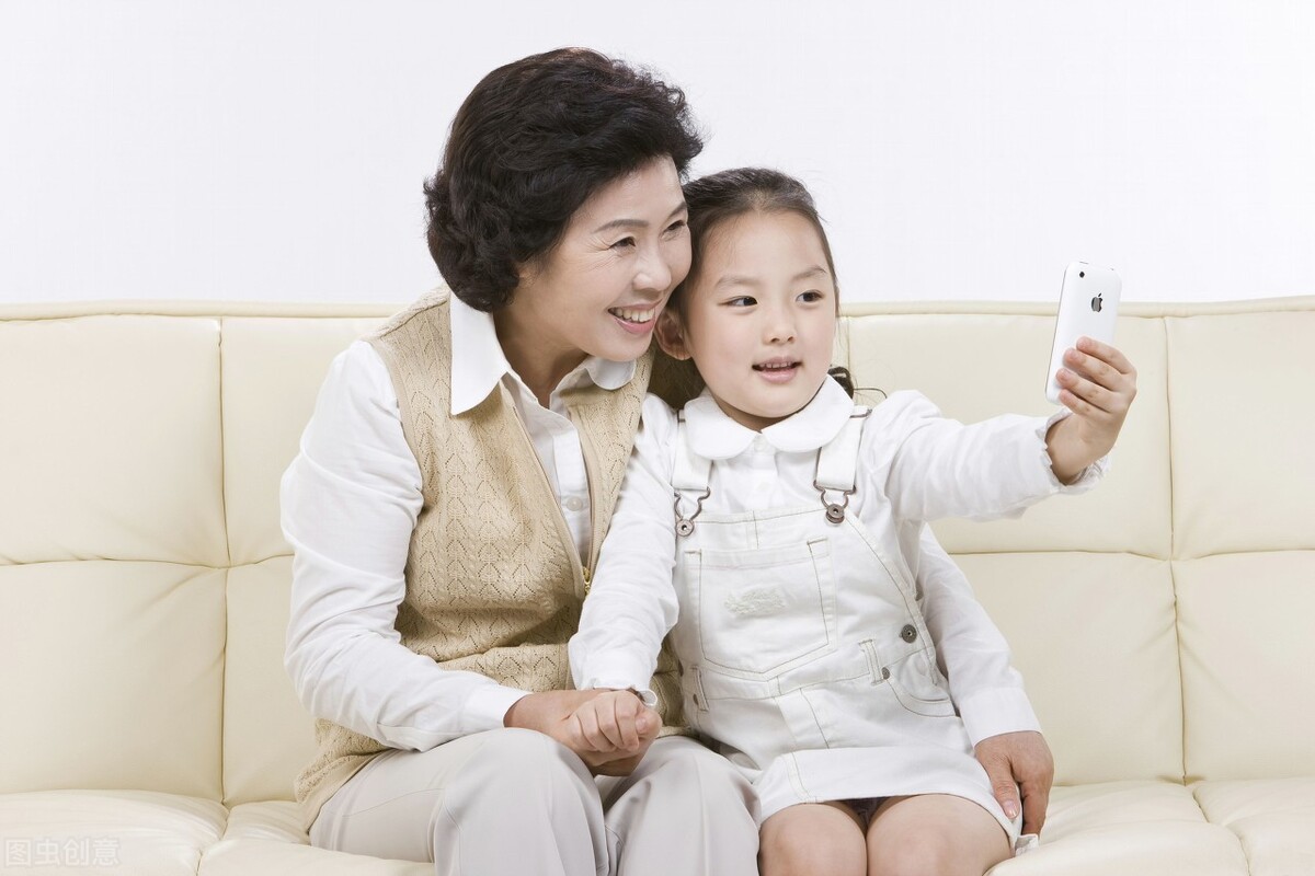 婆婆总插手管孩子要怎样和老公说,婆婆喜欢抢着管孩子