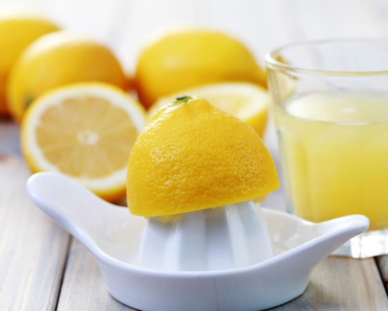 怎么洗变黄的白t恤,t恤变白最快的方法