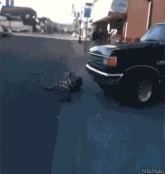 外国人少系列:这是黑人版快手吧?至少也是作死界的王者级别