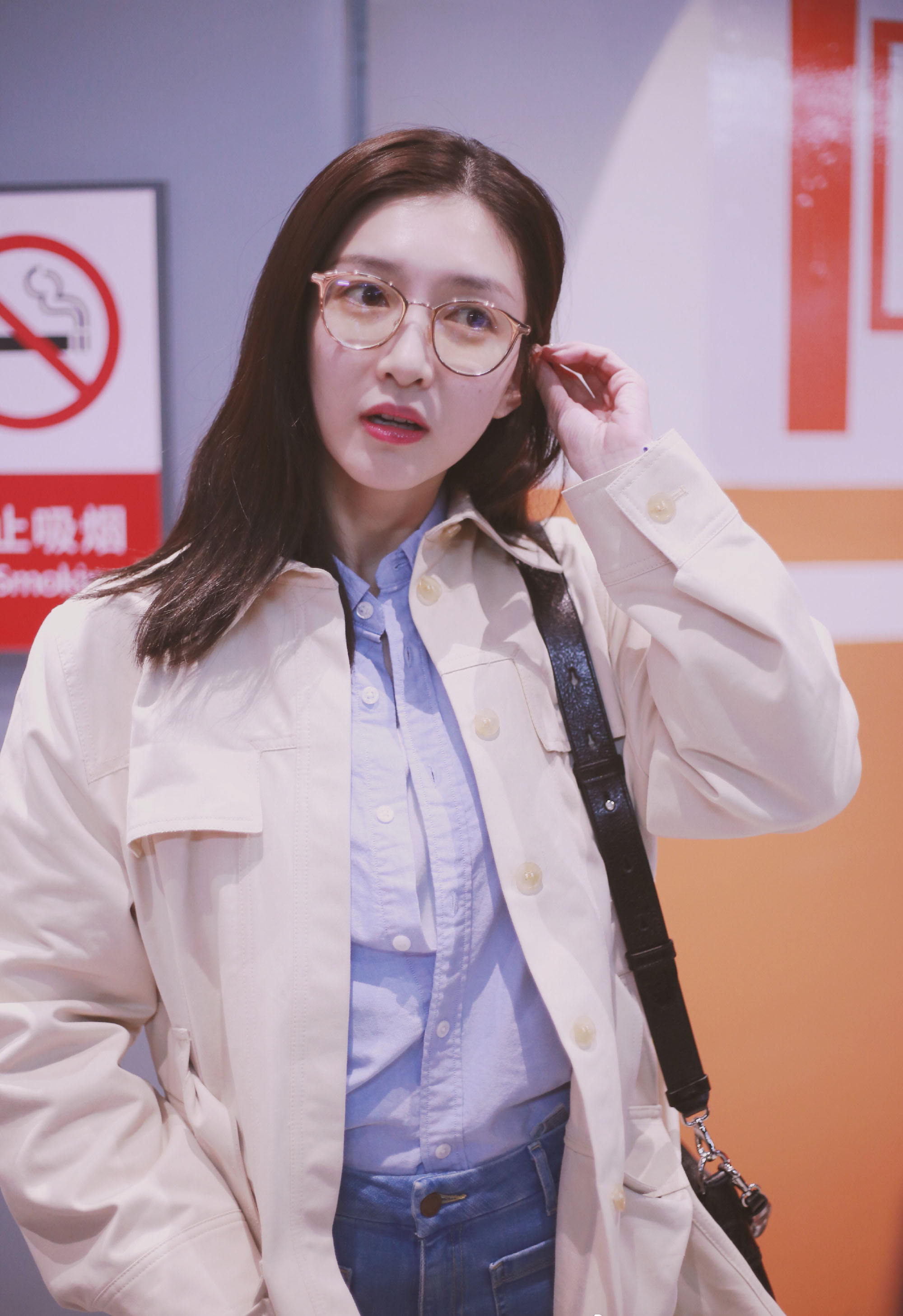 黄黑皮的尽量避免什么颜色的衣服,黑黄皮适合什么颜色的风衣