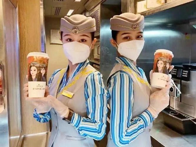 日均销售3000杯，定价26元的高铁奶茶来了，乘客：太贵了｜欧界