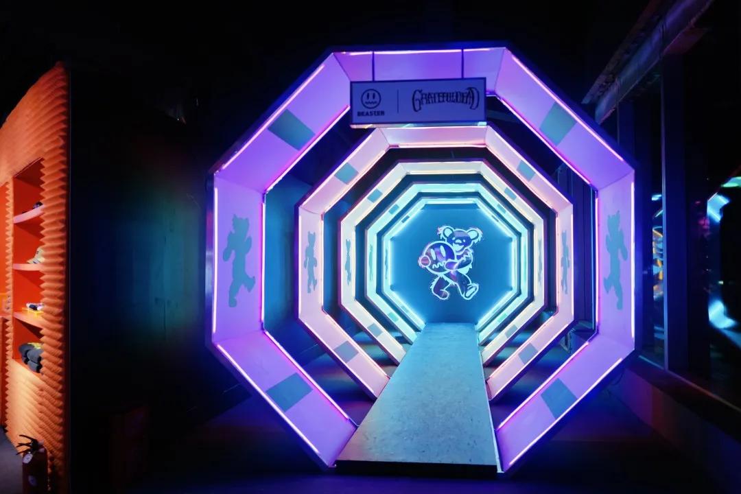 别争了,这条马路才是魔都内卷之王