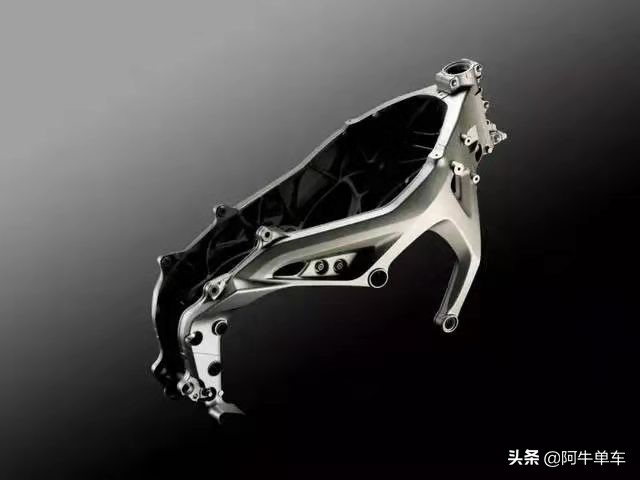 雅马哈mt09暴力驾驶大片,西装暴徒雅马哈mt09