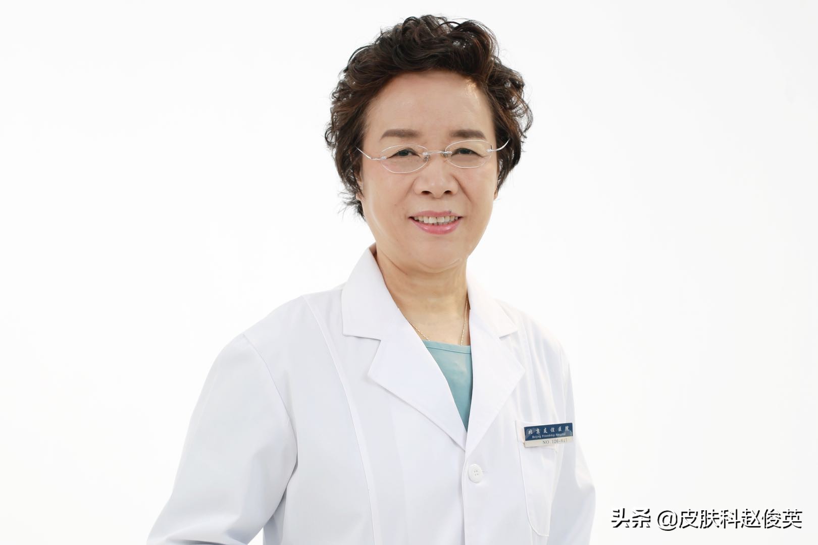 黑头和脂质微丝的区别,黑头里有白色的东西是脂质微丝吗