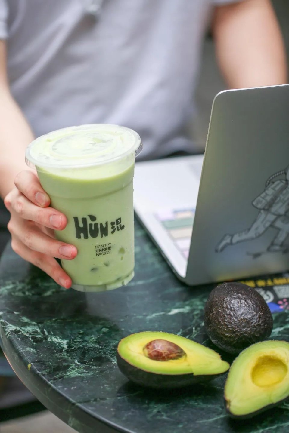 卖出50w+杯的『原谅绿』果汁，男生都不好意思喝…