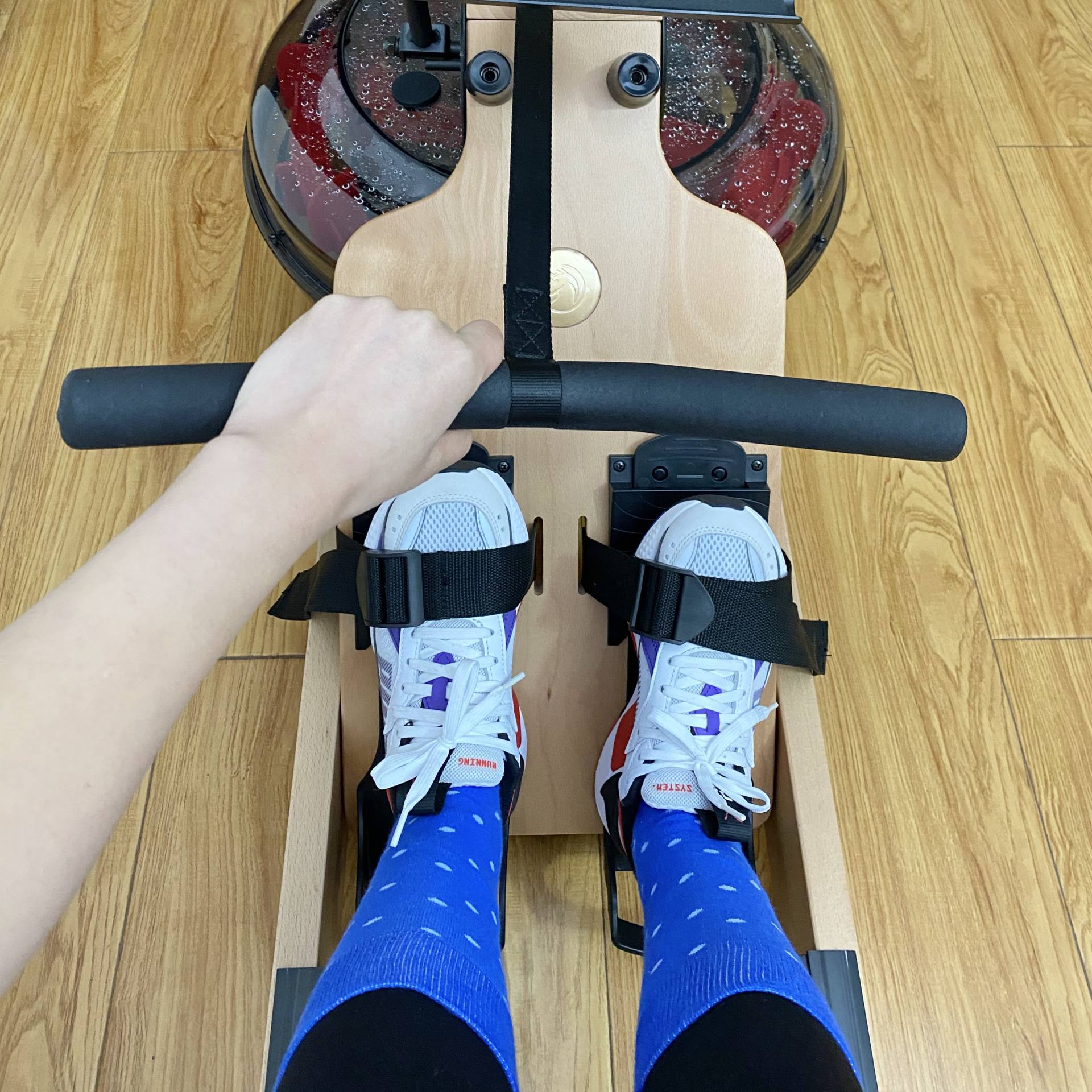 跑步期间用划船机锻炼可以吗,划船机和跑步机哪个减肥最有效