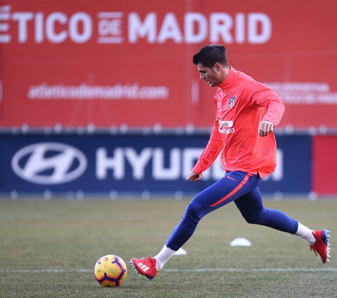 足球实战衣服怎么穿的视频,足球场如何穿最拉风