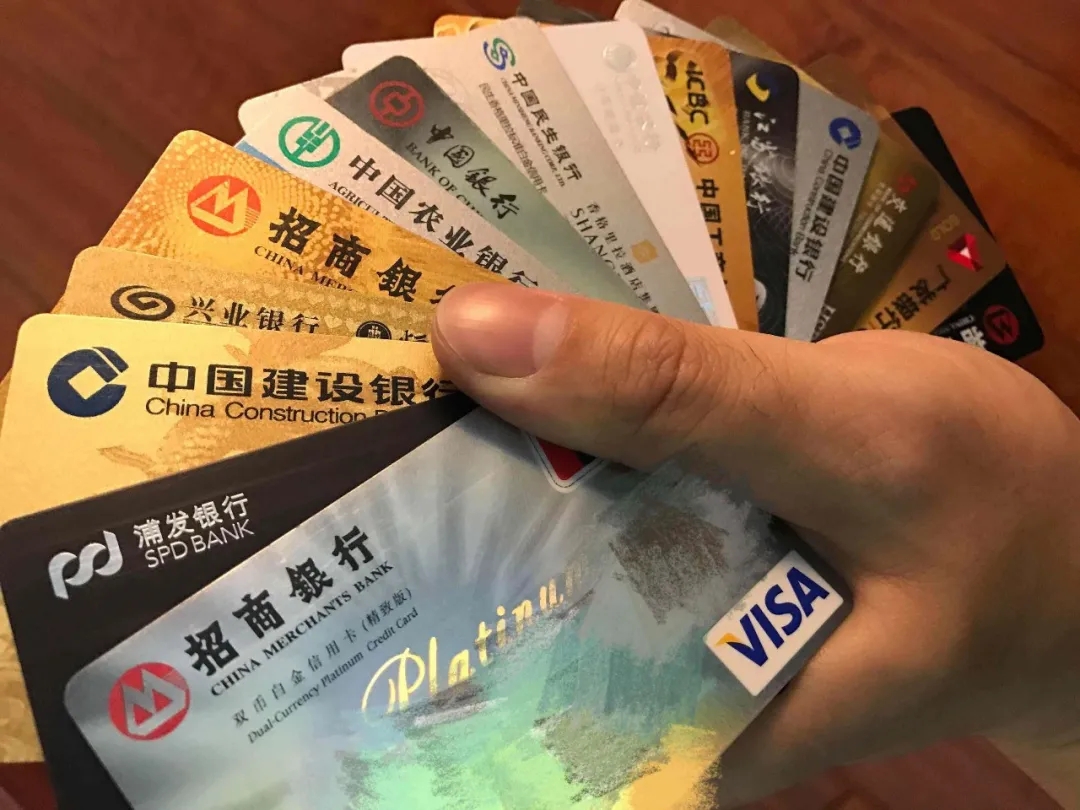 信用卡负债目前对银行有多大影响,负债的时候银行信用卡降额