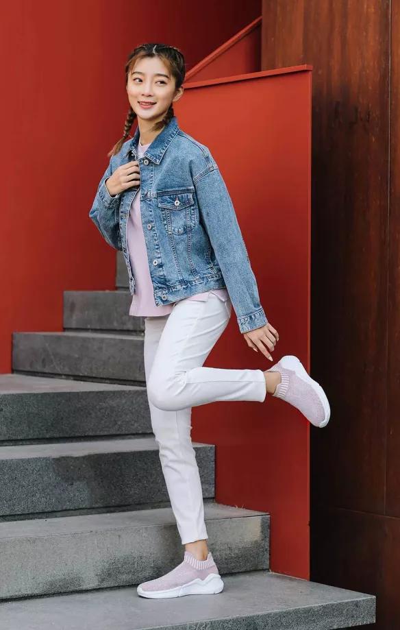 好轻、好穿、好舒服，双脚自由呼吸