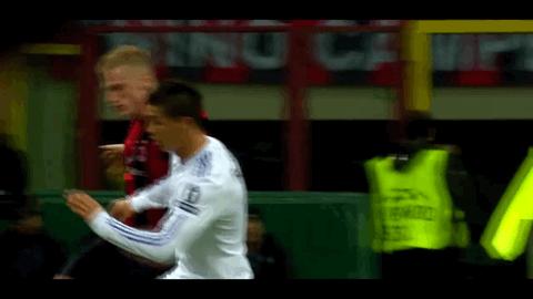 球王假装老人踢足球,内马尔假摔和c罗假摔哪个多