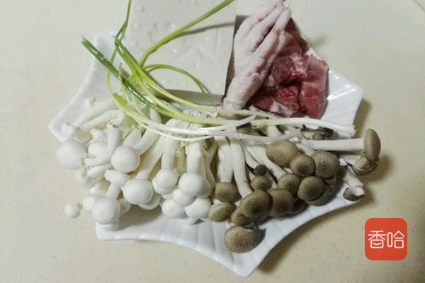 它是女性最佳“暖宫菜”，缓解宫寒，远离姨妈痛睡得香