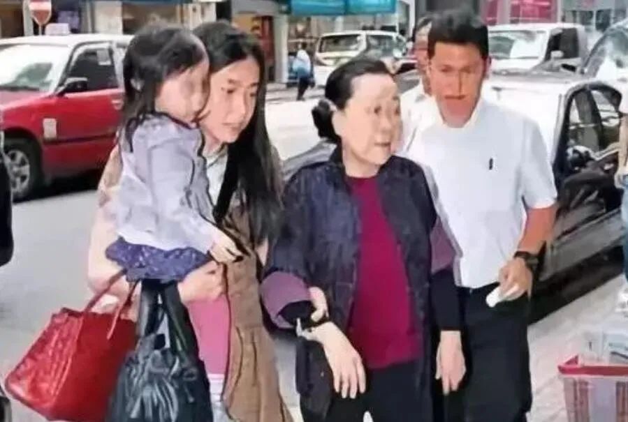 刘銮雄历任女友照片,刘銮雄历届女友顺序