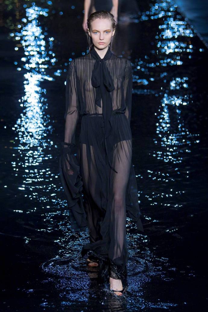 夏天必备的高颜值泳衣,今年夏天最火的泳衣