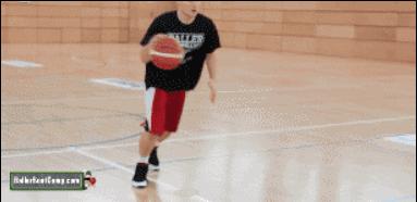 篮球实用变速过人技巧,篮球行进间变向突破过人