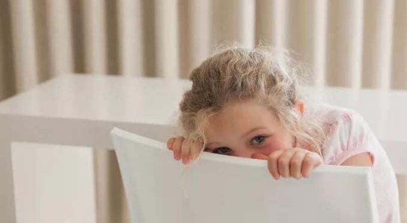 怎样引导孩子回避型人格,孩子胆小内向是什么原因造成的