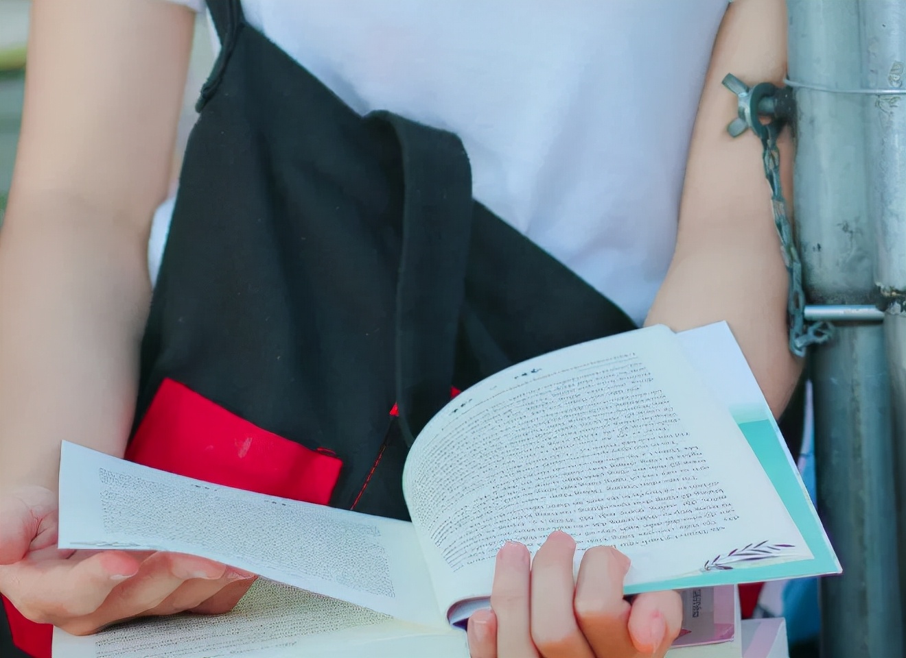 手机碎片化的危害,现在的你还在坚持阅读纸质书吗