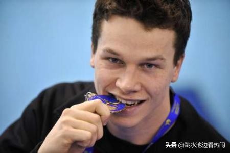 寰峰浗璺虫按闃熷憳瑙嗛,寰峰浗璺虫按鑰佸皢閾滅墝