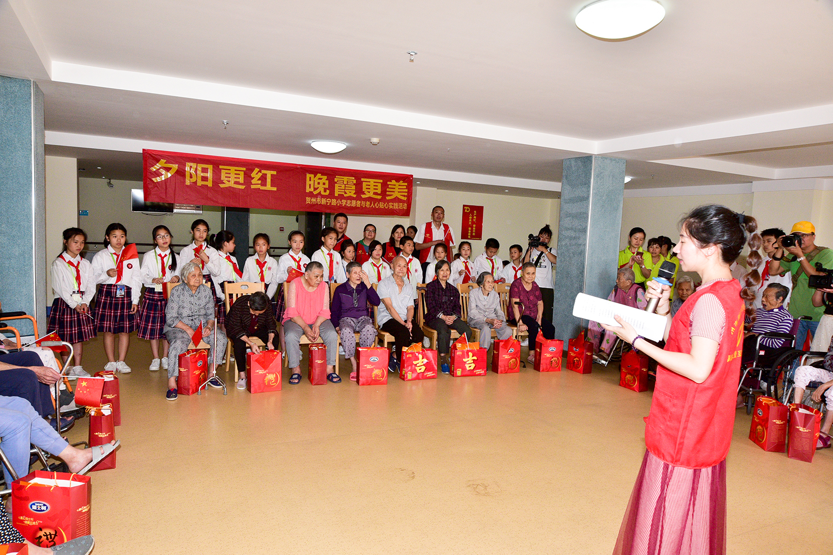 小学敬老孝贤月活动总结,尊老敬老教育活动报道